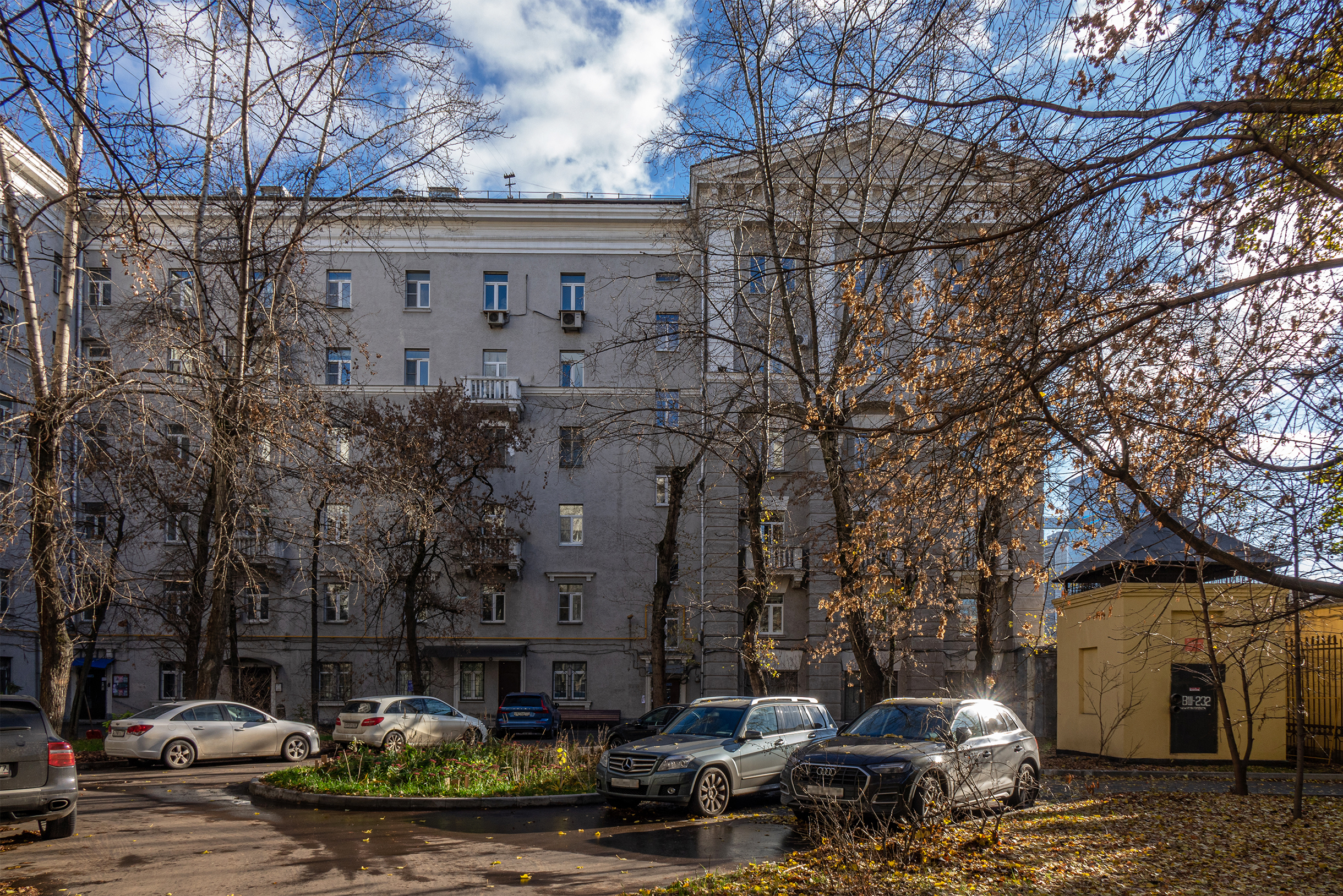 В сталинских высотках в советское время получали квартиры ученые и творческая интеллигенция