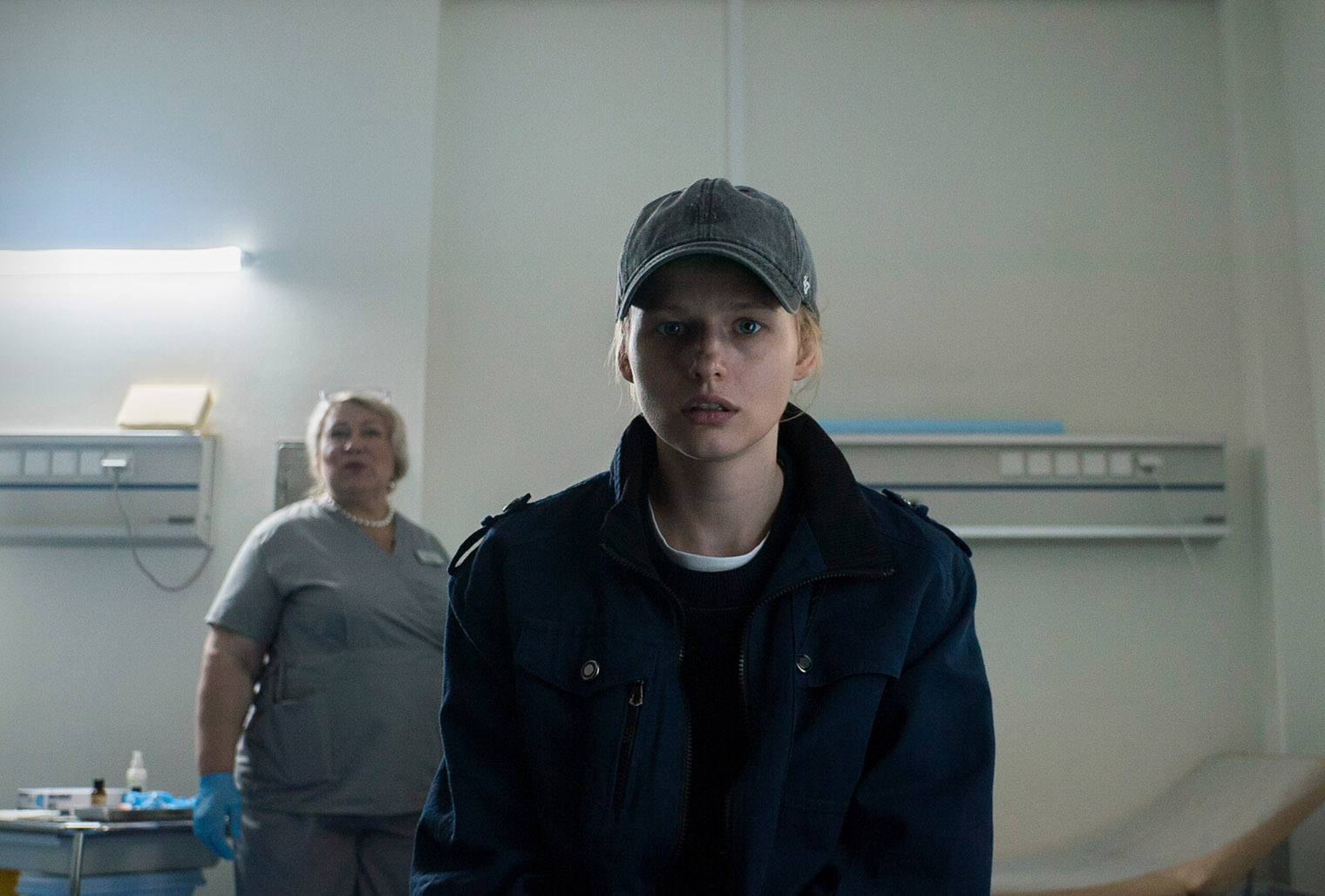 Премьера сериала прошла осенью 2024 года на фестивале онлайн-кинотеатров «Новый сезон». Там проект удостоился двух наград: постановщица Карина Чувикова стала главным открытием года, а Александру Бортич признали лучшей актрисой. Кадр: Wink