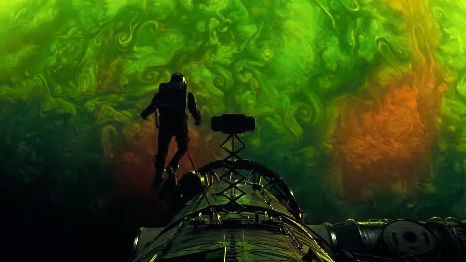 Большая часть сюжета происходит либо внутри космического корабля, либо на Земле. Но стоит герою выбраться в открытый космос, как случаются такие красивые кадры. © Amazon MGM Studios