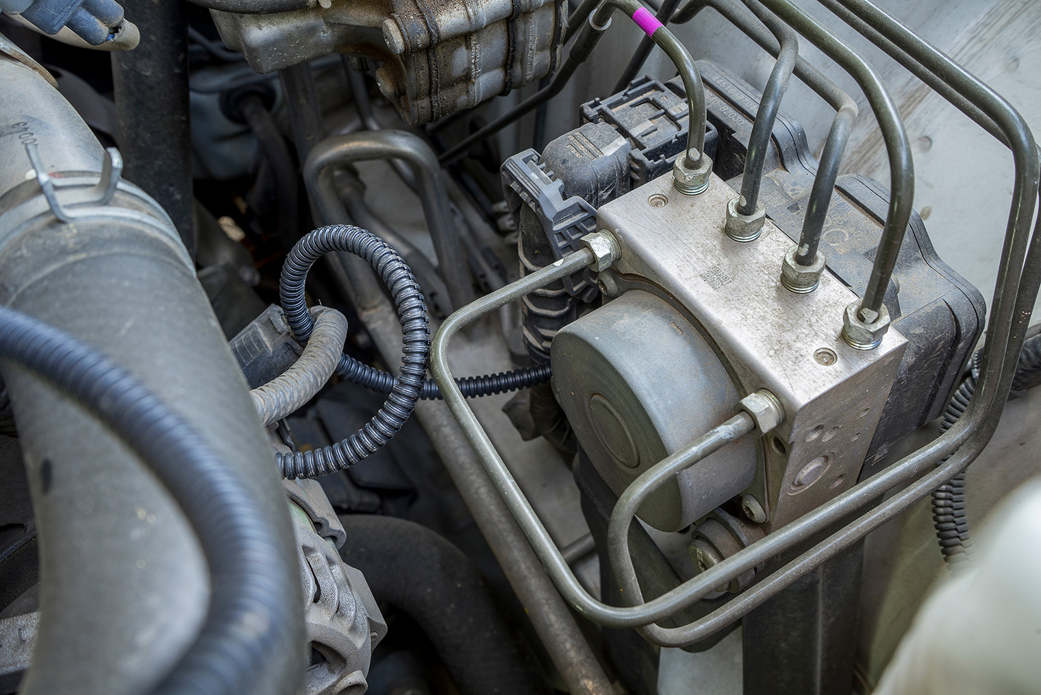 Блок ABS. Фотография: mitsuap / Shutterstock / FOTODOM