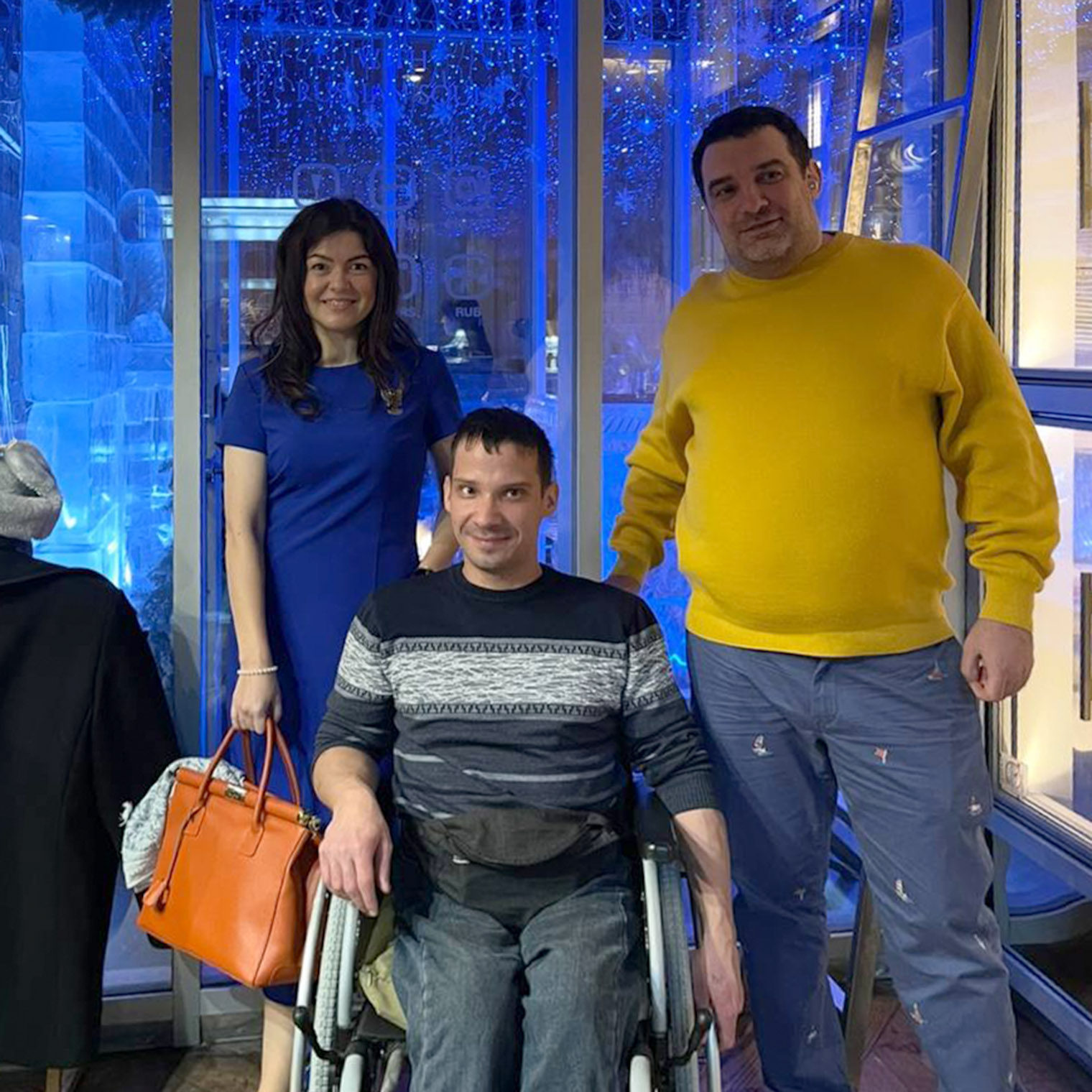 Я с подопечным фонда «Большая Перемена» и его директором по фандрайзингу Лизой Паршиной. © Архив Павла Захарова