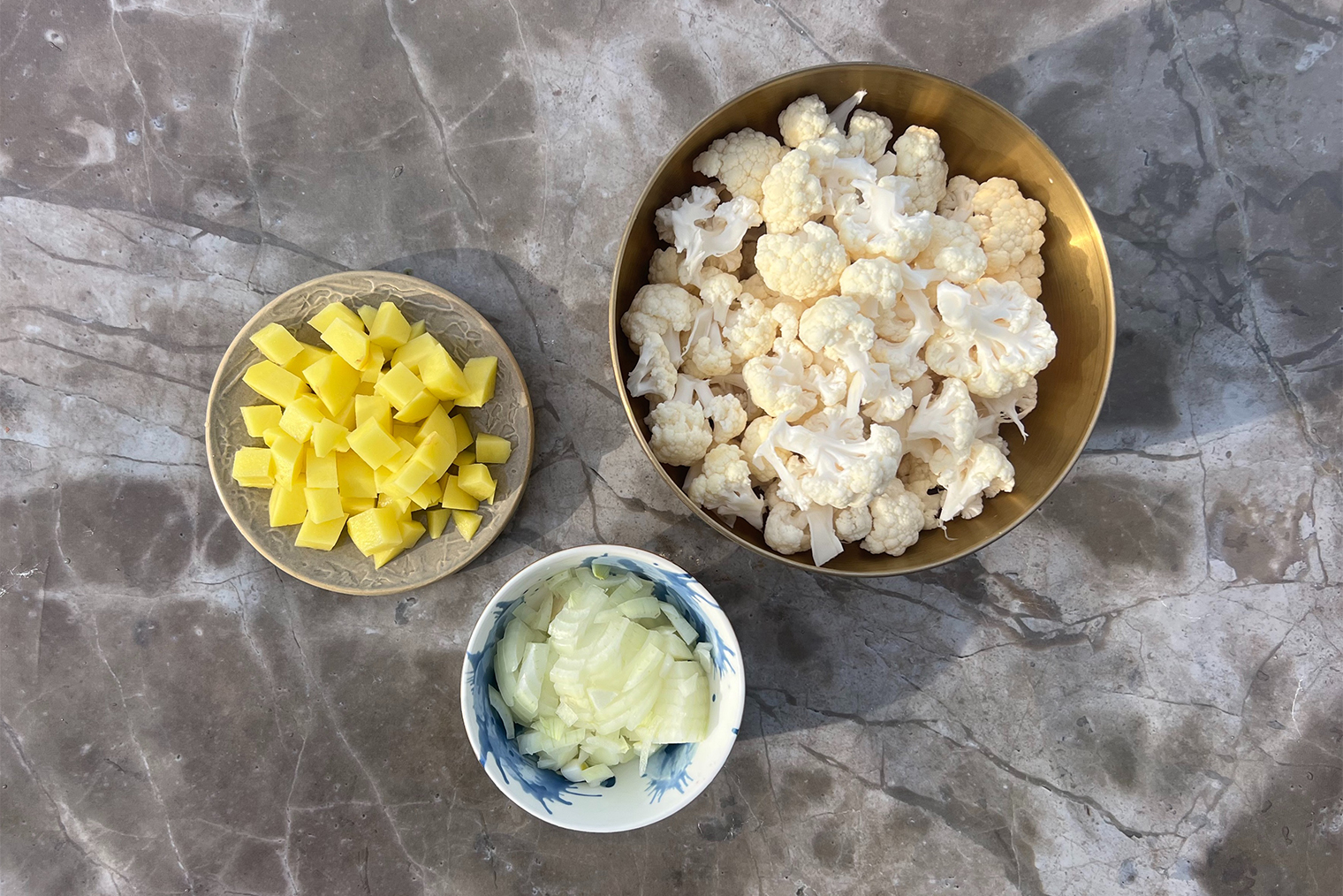 Размер нарезанных овощей неважен: все равно будем их пюрировать