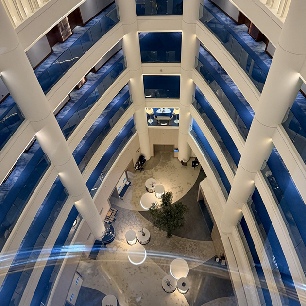 Спортзал находится в отеле, едем на лифте