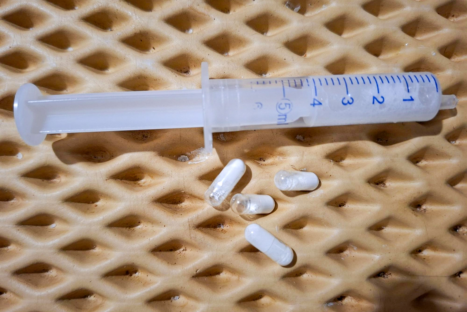 Так развожу пилюли для кошки