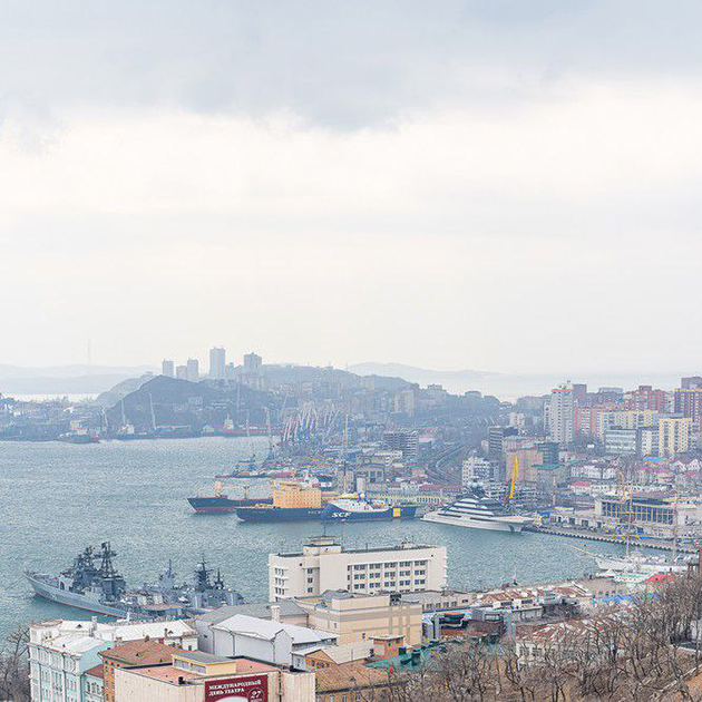 Вид из квартиры в центре. Почти из всех наших квартир вид на море