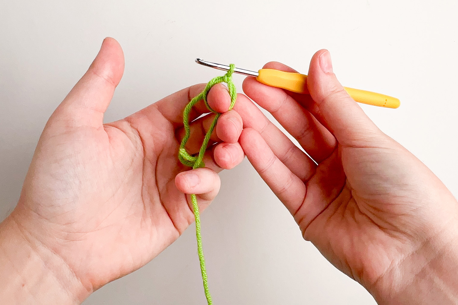 Так выглядит кольцо амигуруми с одной набранной воздушной петлей