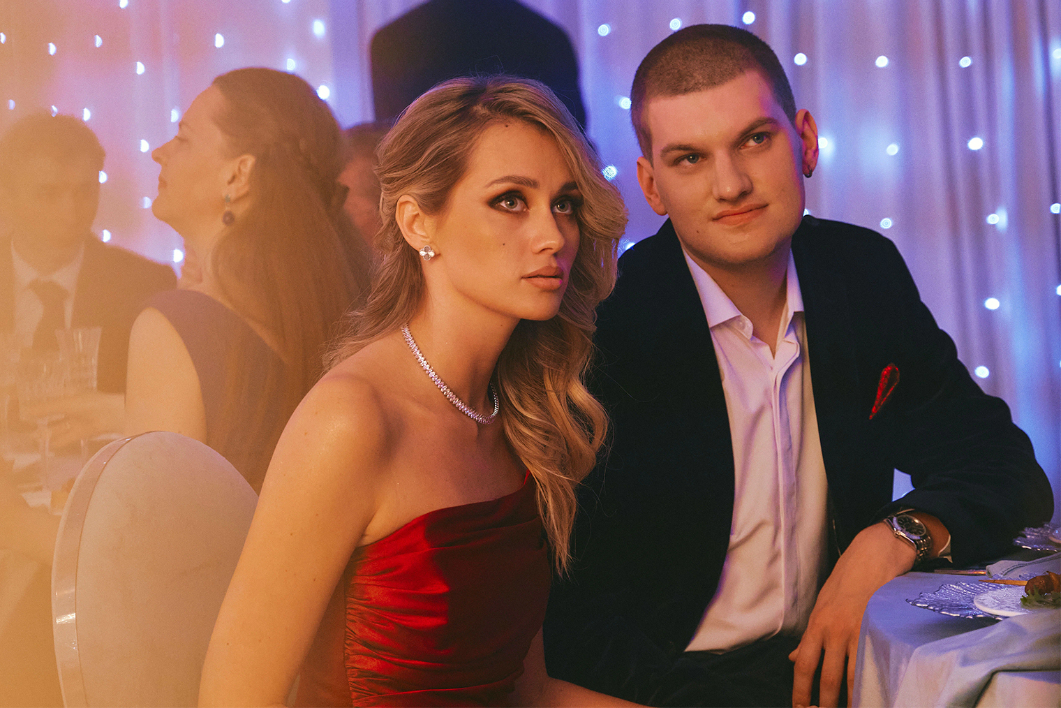 Вместе с Маш Милаш в комедии появился и Андрей Максимов из «Слова пацана». Актеры уже изображали влюбленных в сериале «Москва слезам не верит. Все только начинается»