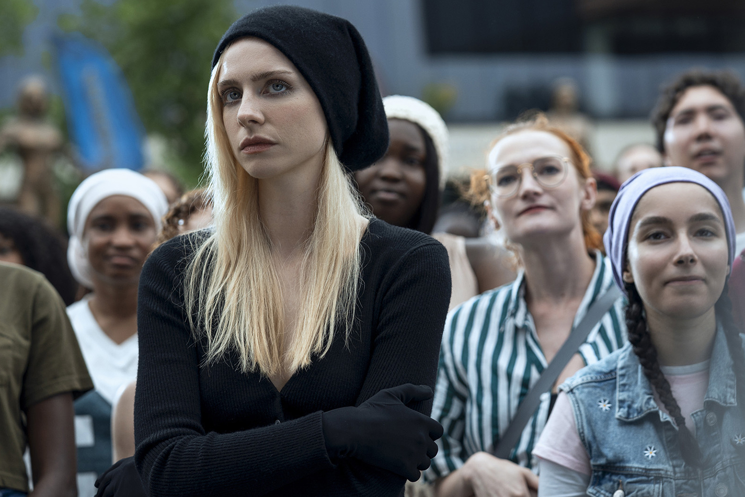 Кейт становится вынужденной союзницей нового декана. За что ее отвергают друзья