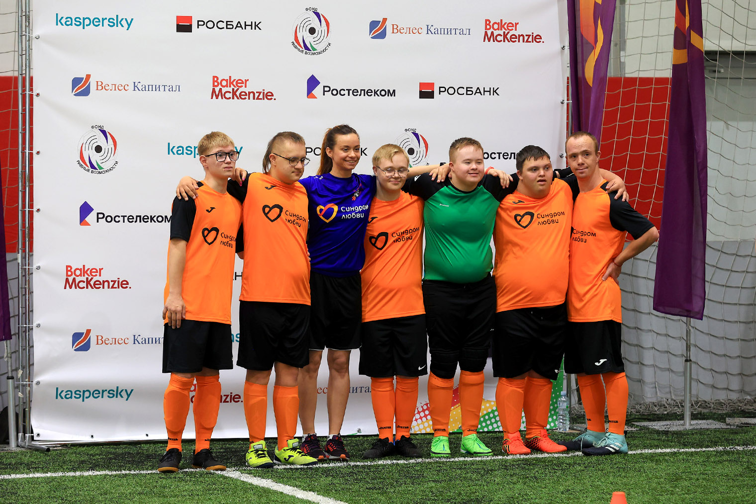 Мини-футбольная команда людей с синдромом Дауна. Источник: sportvoblago.ru