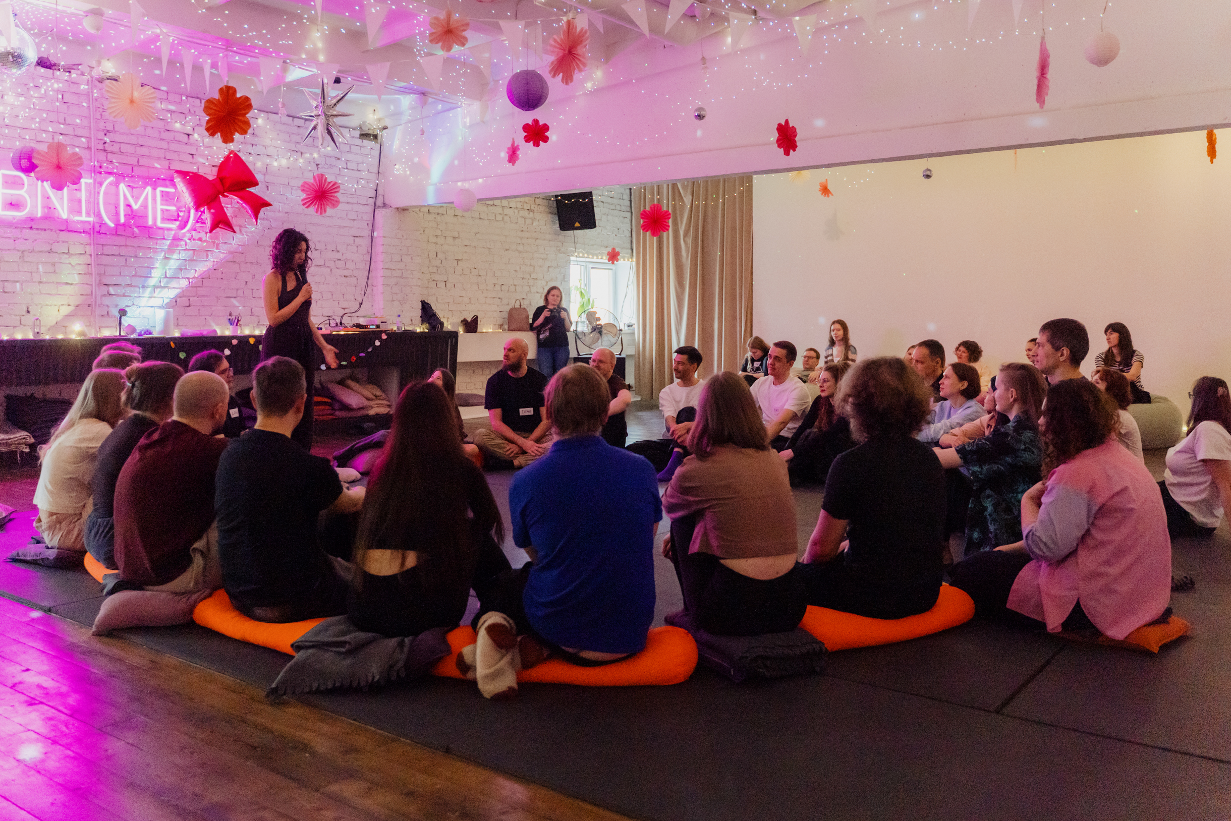 Нельзя трогать грудь, пах, промежность, ягодицы