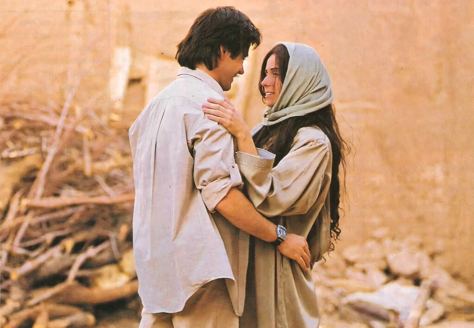 Борьба с зависимостями — одна из значимых тем сериала. За линию Мел, дочери Лукаса, создательница «Клона» Глория Перес удостоилась награды от Управления по борьбе с наркотиками. Кадр: «Иви»