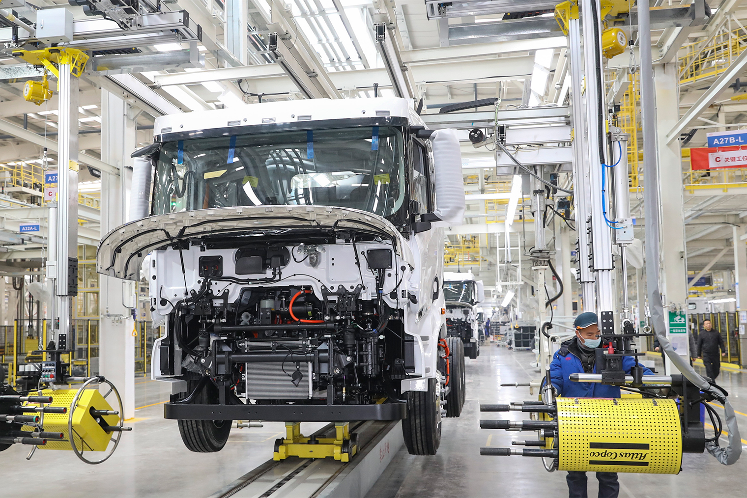 Завод BYD по производству грузовиков с электродвигателями в китайском городе Хуайань, январь 2024 года. Фотография: CFOTO / Getty Images