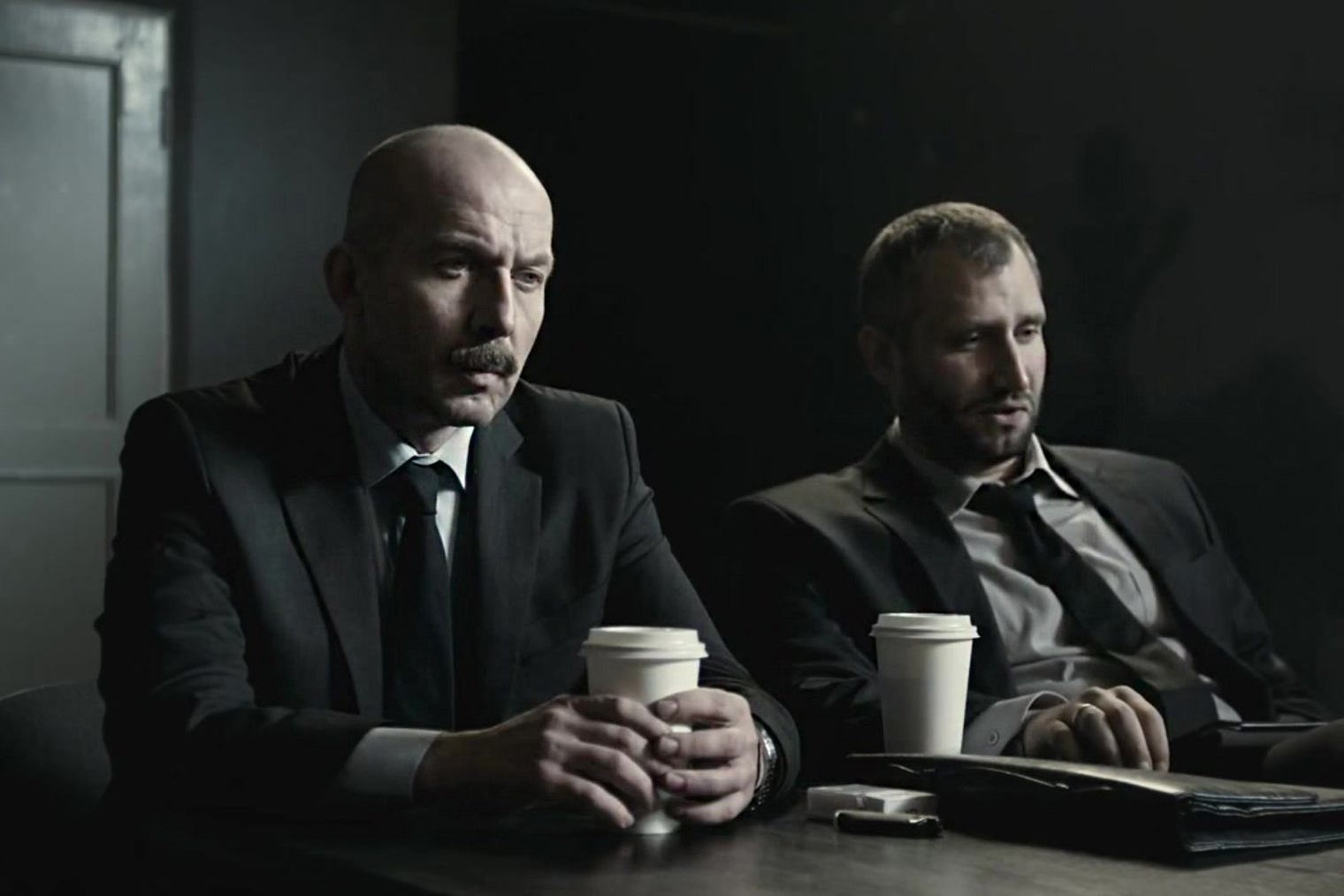 Кроме Глухого в сериале есть еще Седой и Худой — следователи, ведущие допрос Есени после смерти Меглина в первом сезоне