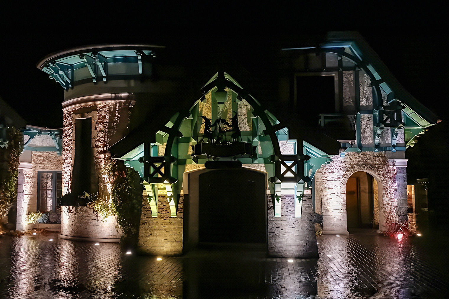 Замок Гарибальди — это не копия конкретного европейского сооружения, а авторская фантазия