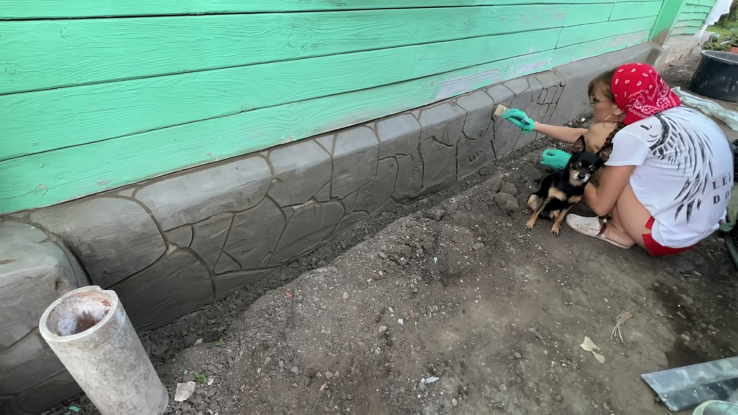 И просто нарезала мастерком рисунок в виде камней