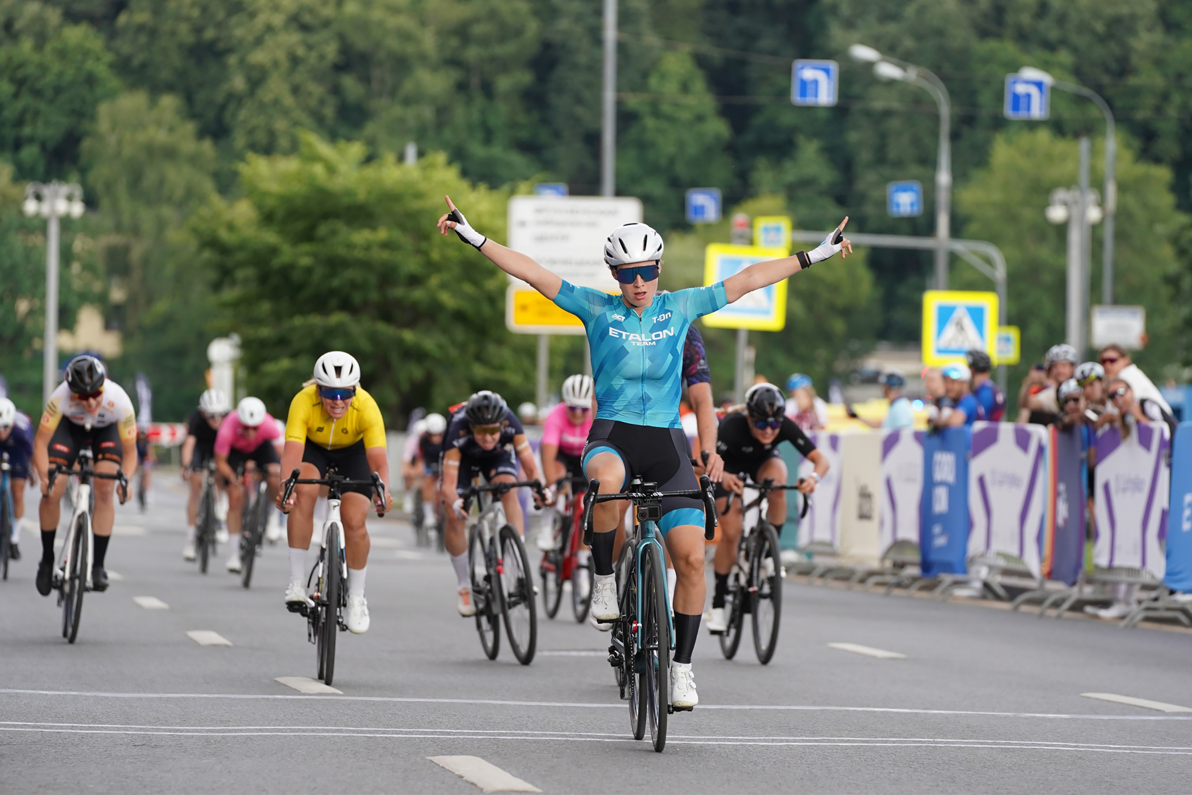 Дарья Правилова на финише гонки «Две реки» в Москве. Источник: sport-images.ru