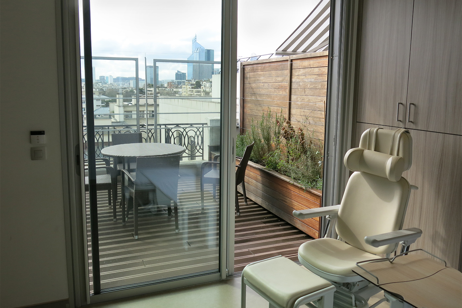 Приватная палата с террасой в Американском госпитале в Париже. Источник: Tangopaso / Wikimedia