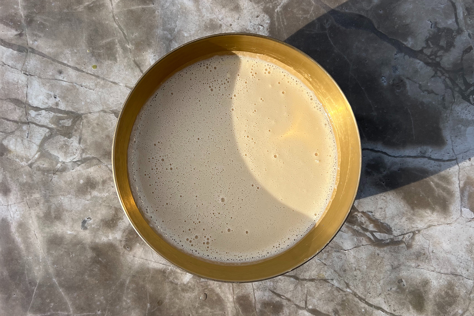 Если тесто покажется слишком густым, добавьте еще 10—20 мл кипятка