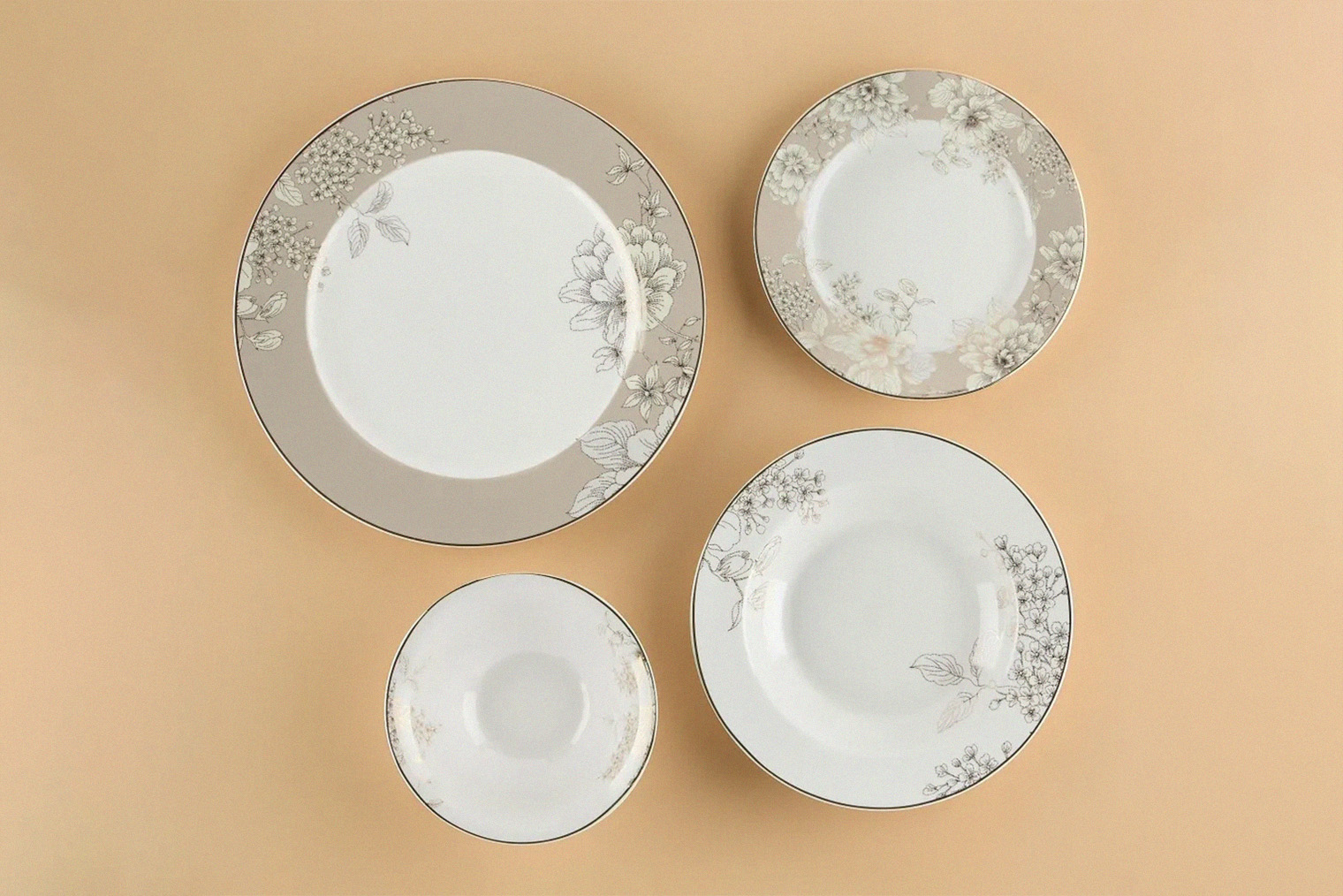 Такие тарелки тоже подойдут. Они не полностью белые, но рисунок на них спокойный. Источник: ozon.ru