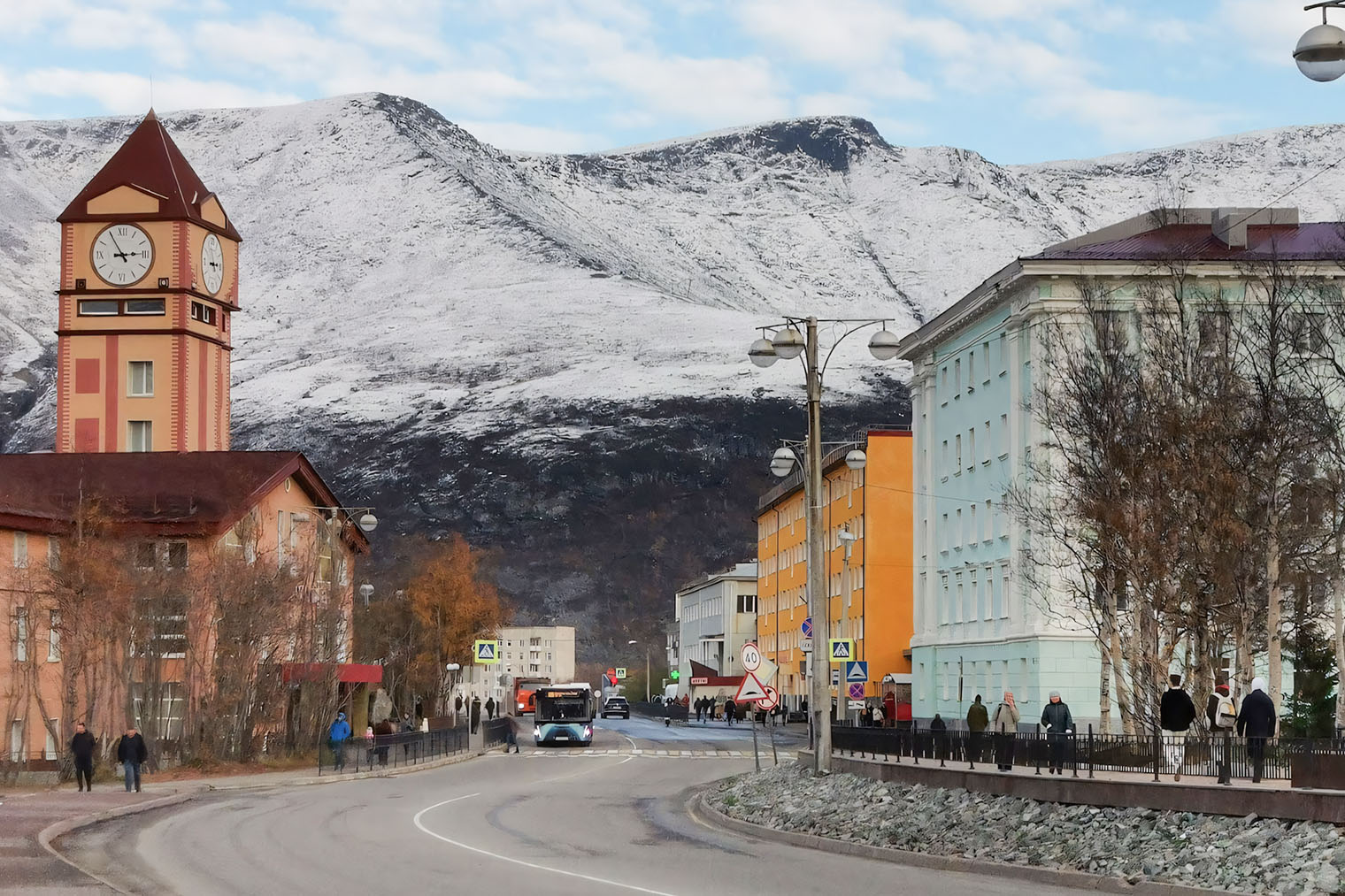 Кировск в мае