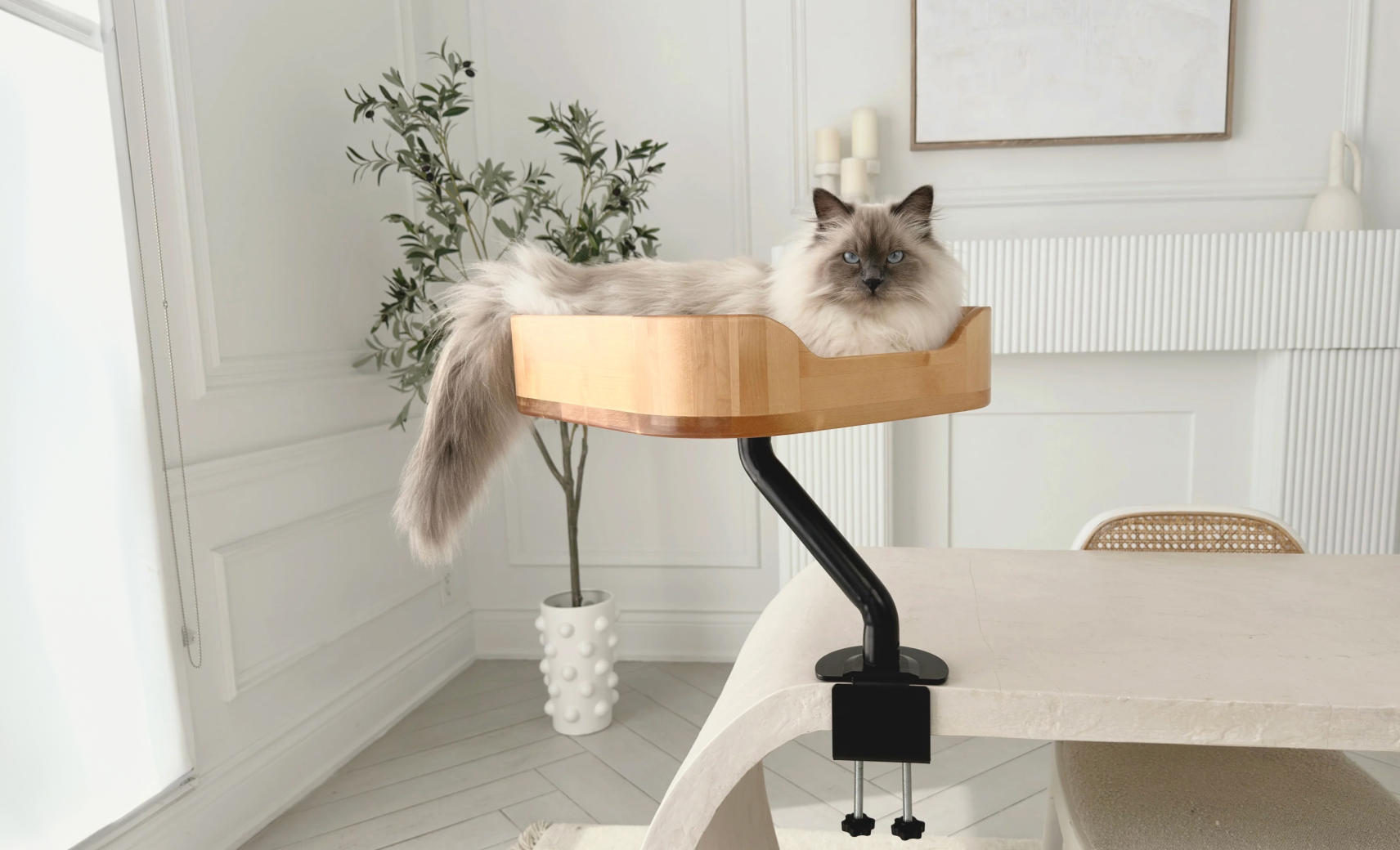 Лежанка, которую можно привинтить к рабочему столу