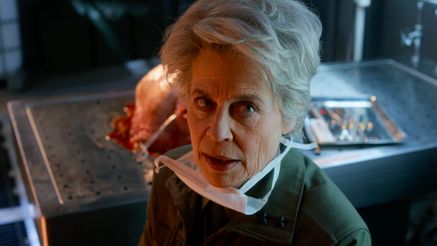 В новом сезоне военные работают под предводительством доктора Кей, роль которой исполнила Линда Хэмилтон