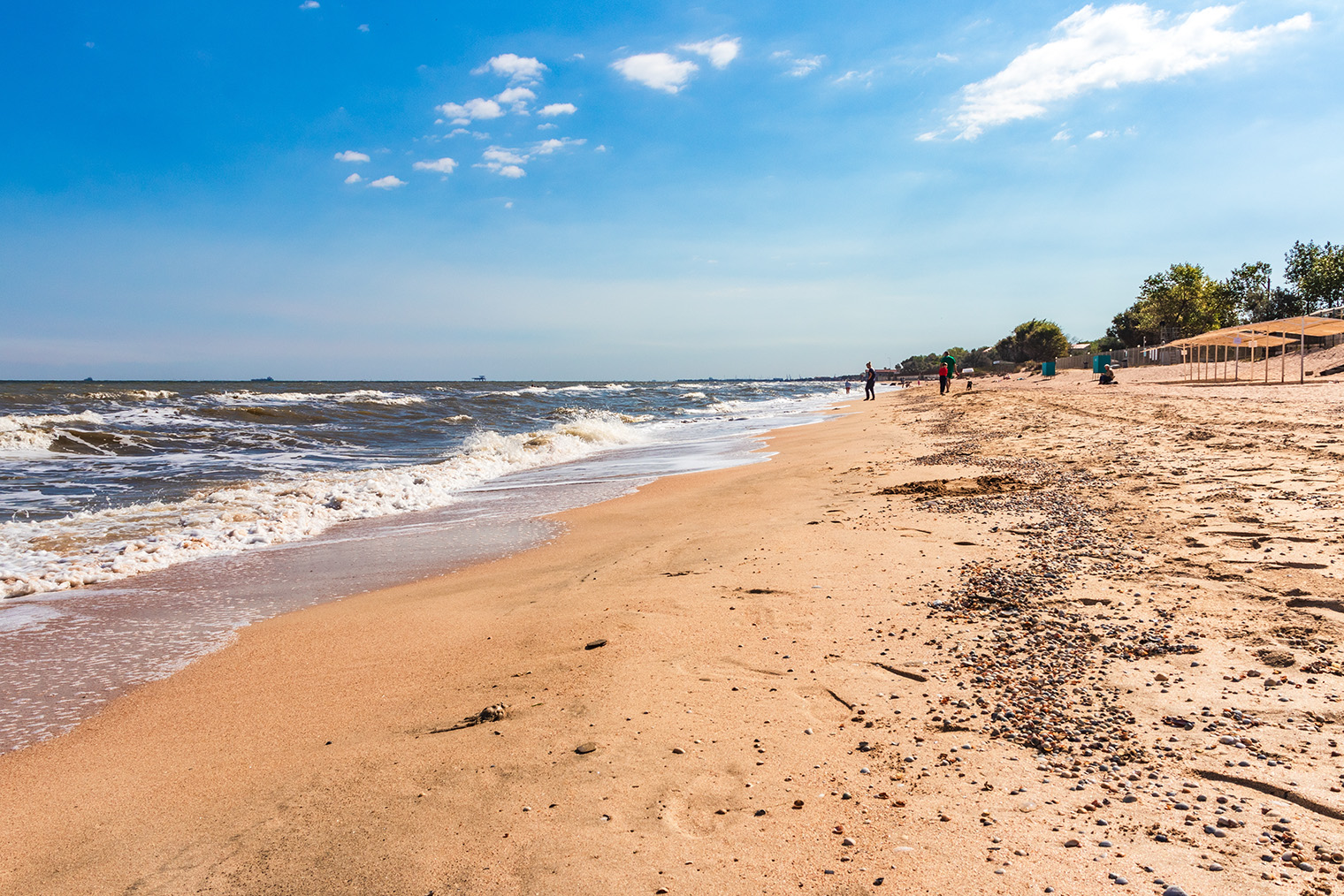 В Голубицкой песчано-ракушечные пляжи. © olgadiukareva / Shutterstock / FOTODOM
