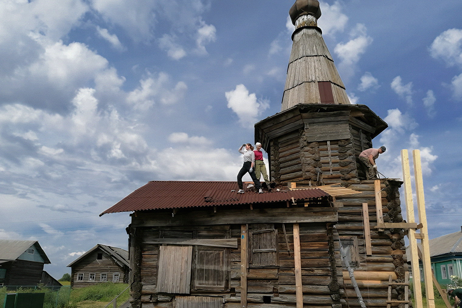 Храмы Русского Севера — будто настоящий музей под открытым небом, который рассказывает о культуре, традициях и мастерстве наших предков. © obsheedelo.ru