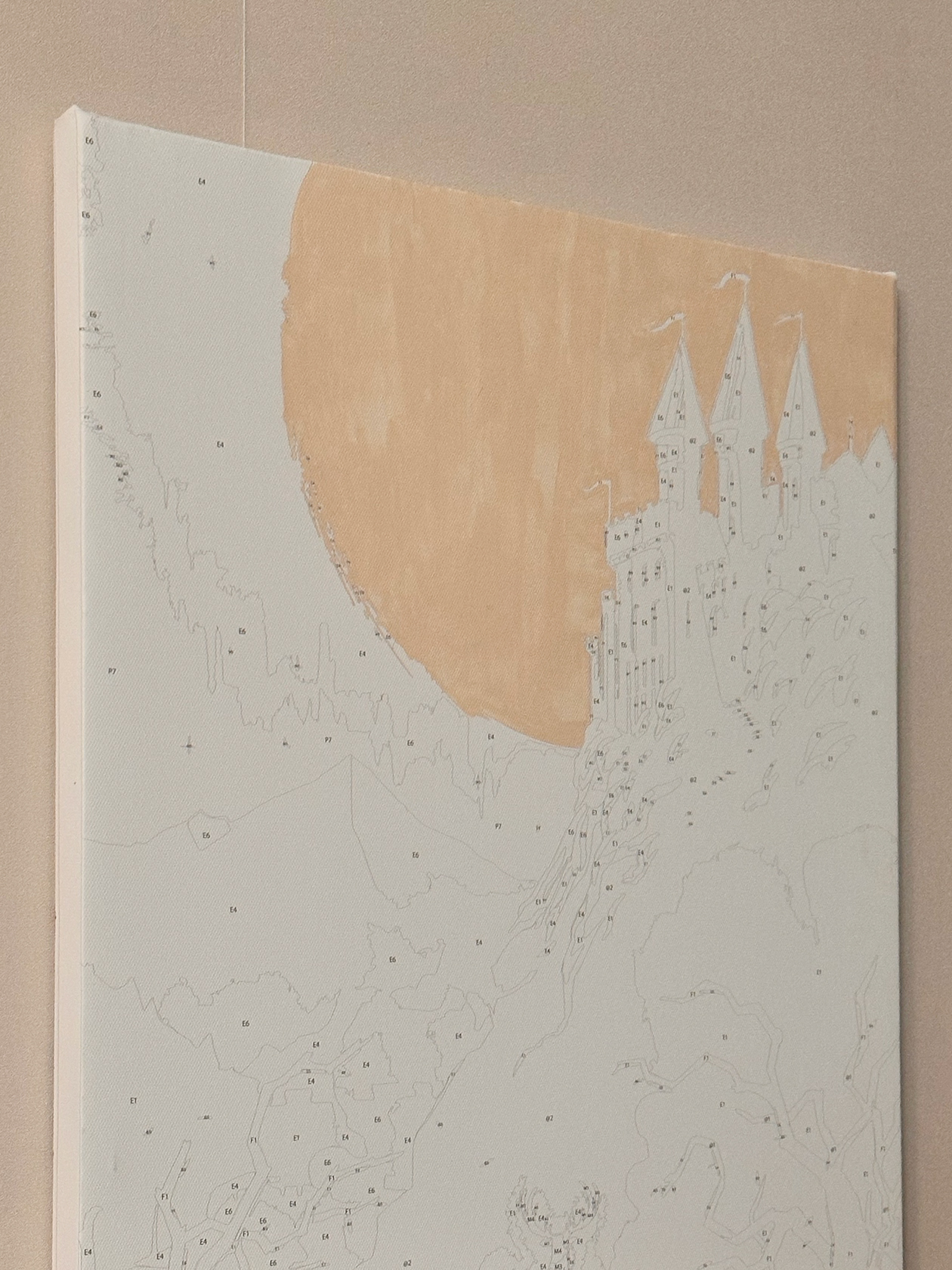 Начала раскрашивать новую картину, которую получила утром