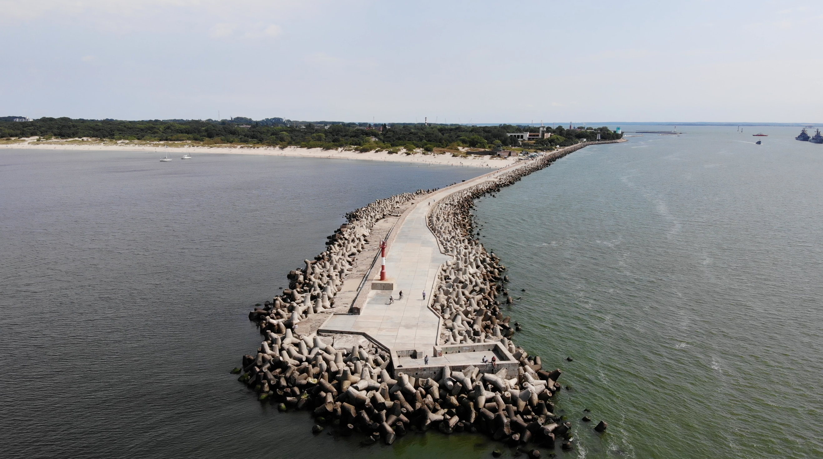 Балтийск и конкретно на фото — самая западная точка России