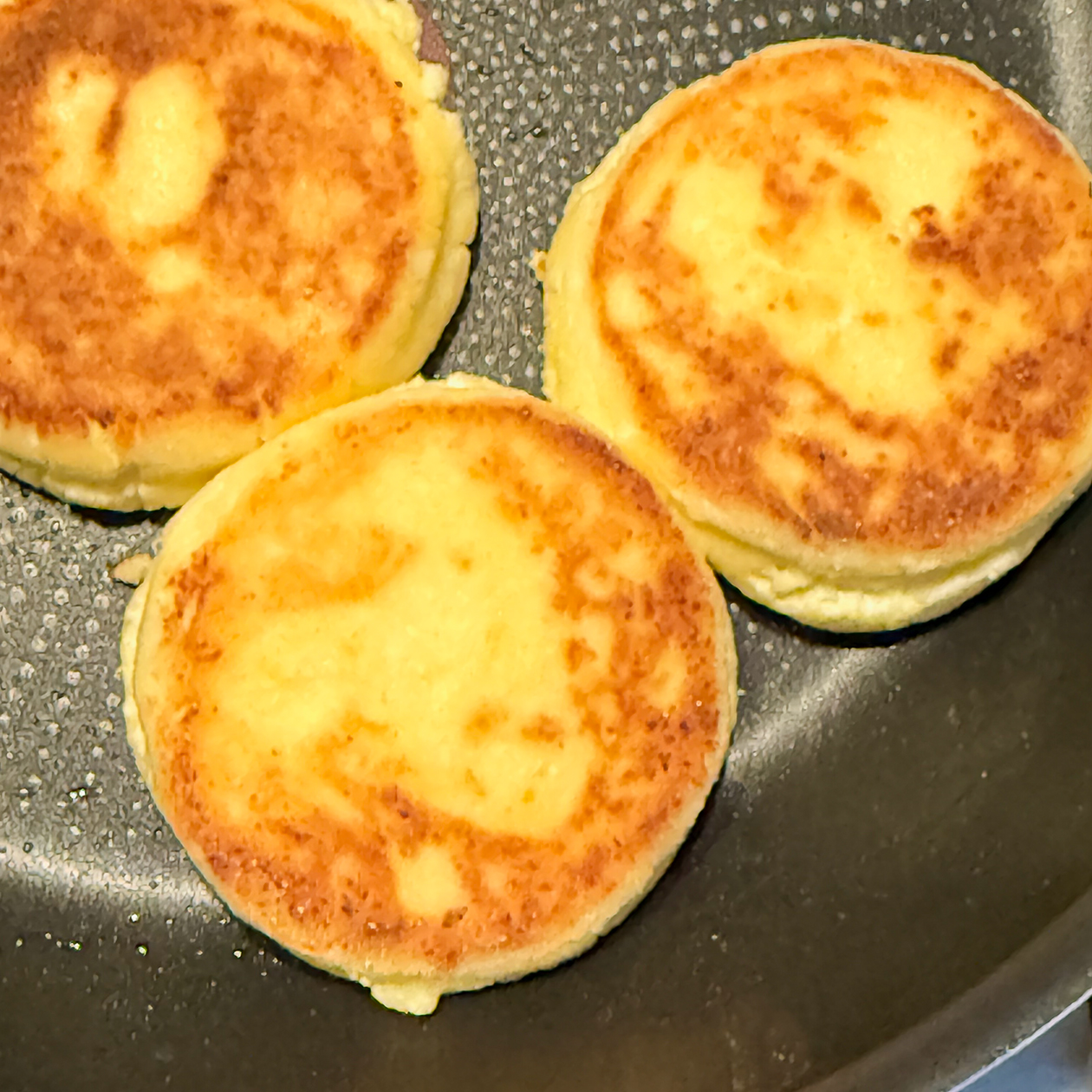 Жарю сырники на завтрак