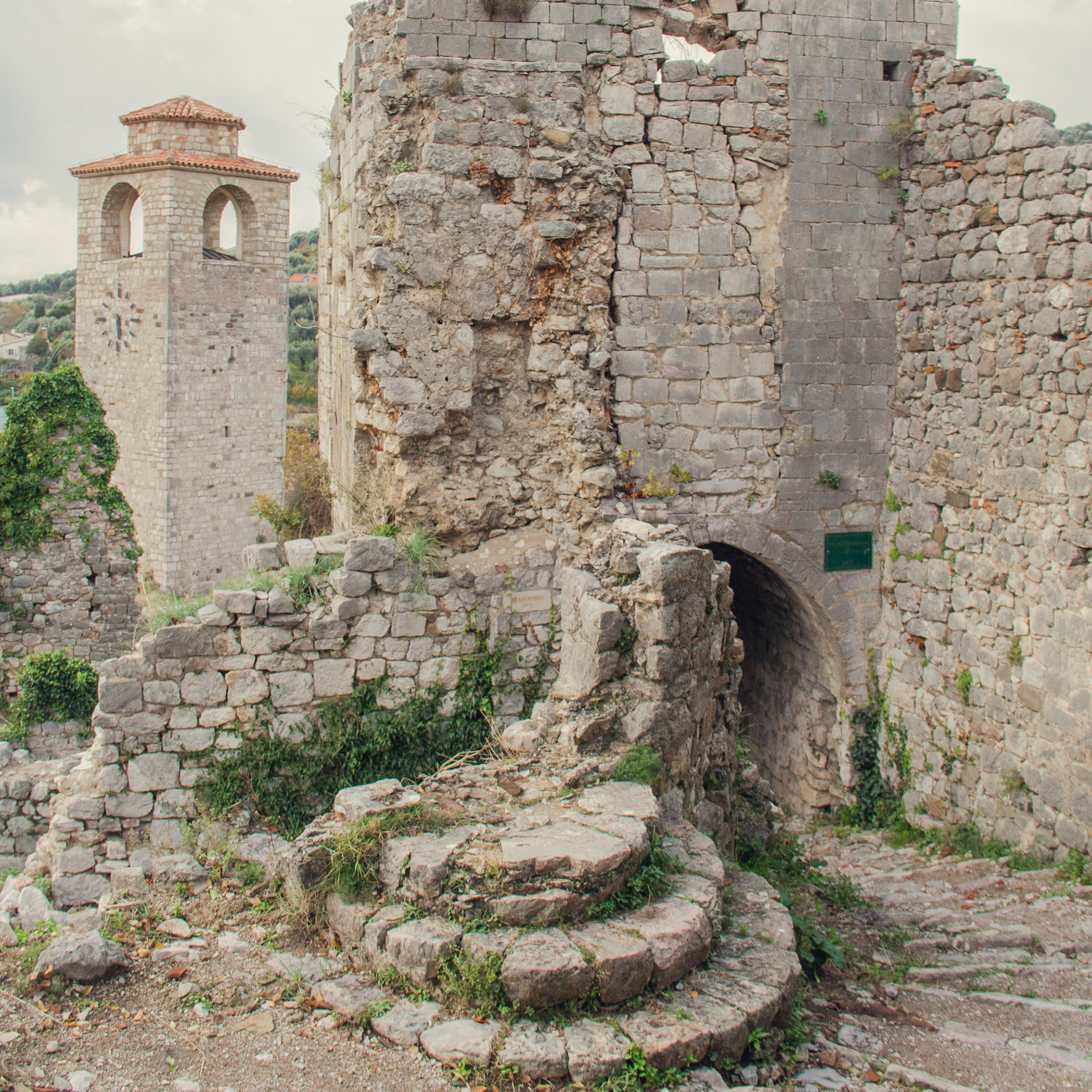 Прогулка по Старому Бару была недолгой, но очень атмосферной