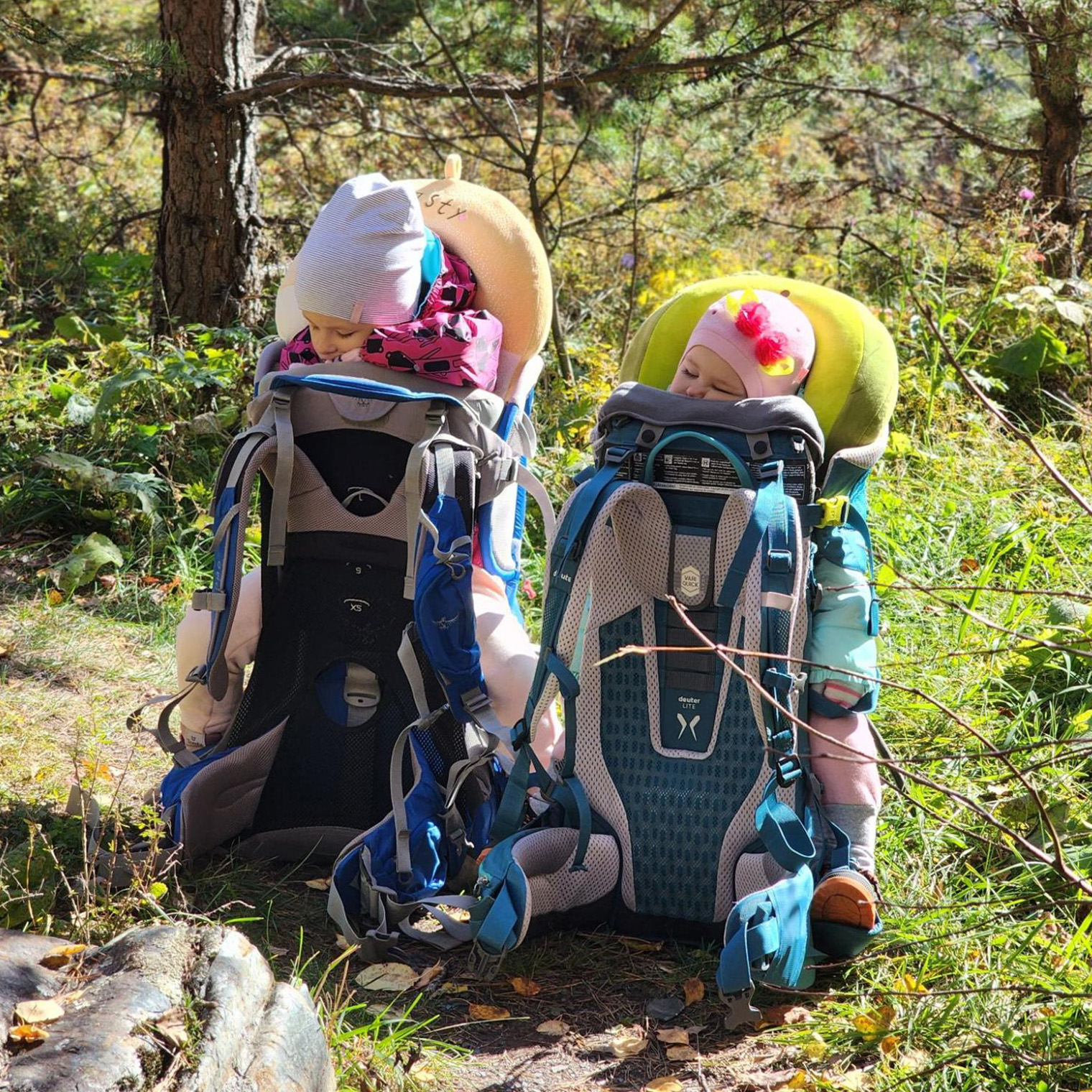 Слева — рюкзак-переноска Osprey Poco LT Blue Sky. Справа — рюкзак-переноска Deuter Kid Comfort