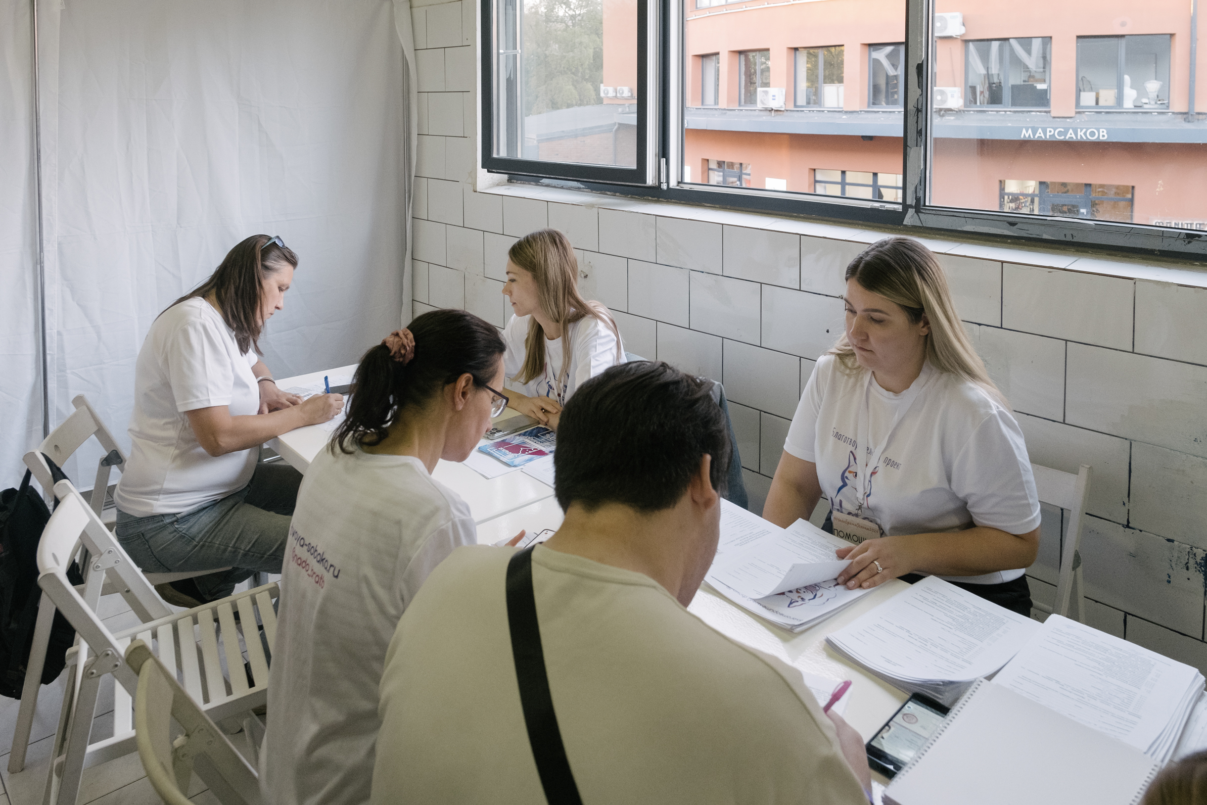 В договоре прописаны и обязанности куратора — например, консультировать нового хозяина или забрать животное обратно, если его решат вернуть