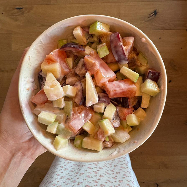 Приготовила фруктовый салат, только в два раза меньше, чем в прошлый раз