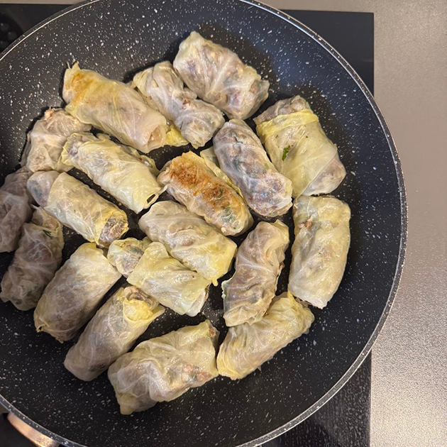 Заготовки голубцов мы сделали и заморозили с мамой, когда она гостила у меня