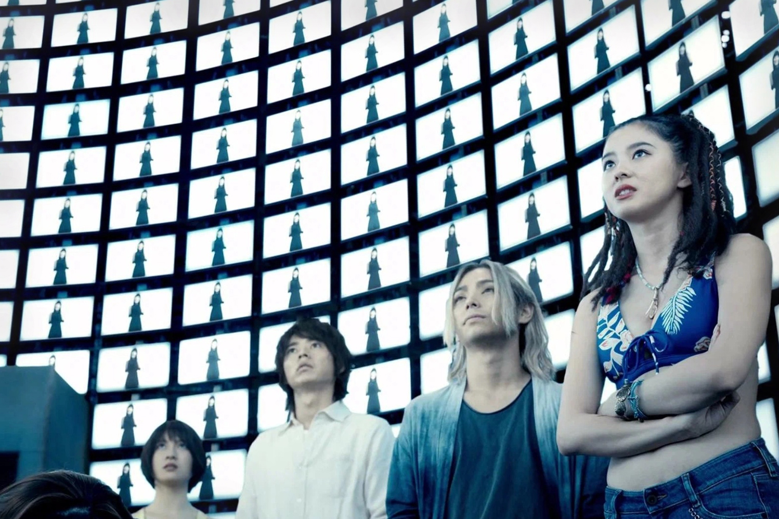 «Алиса в Пограничье» — это и триллер о жестоких играх, и философская история о поиске смысла жизни, страхе смерти и борьбе человека с внутренней пустотой