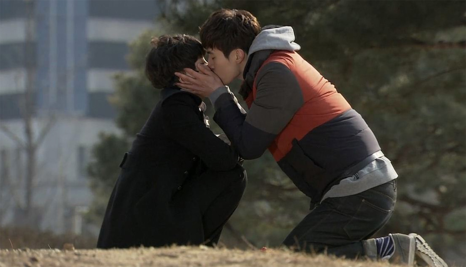 За работу в этом проекте Ли Дон-ук был номинирован как лучший актер в мини-сериале на 2012 KBS Drama Awards. © KBS2