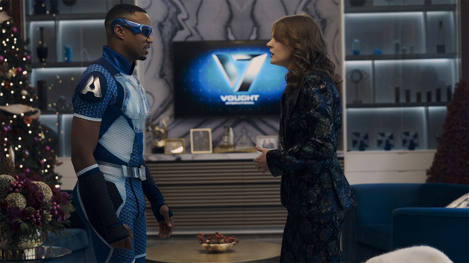 Фейерверк плохо ладит с Сэйдж и использует все способы, чтобы Хоумлендер начал ей доверять: например, дает ему свое грудное молоко. Как известно, герой его очень любит