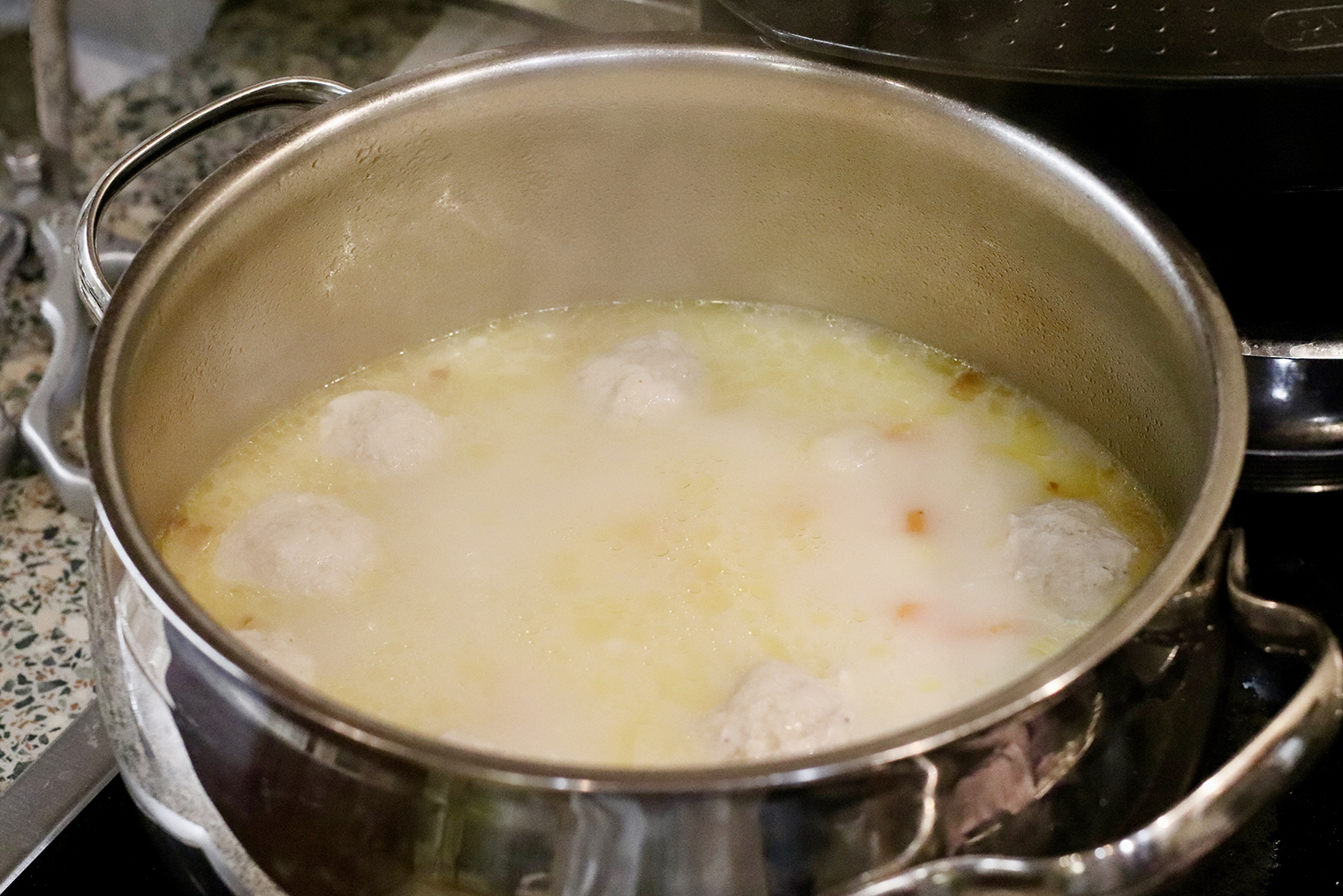 На этом этапе можно попробовать суп на соль