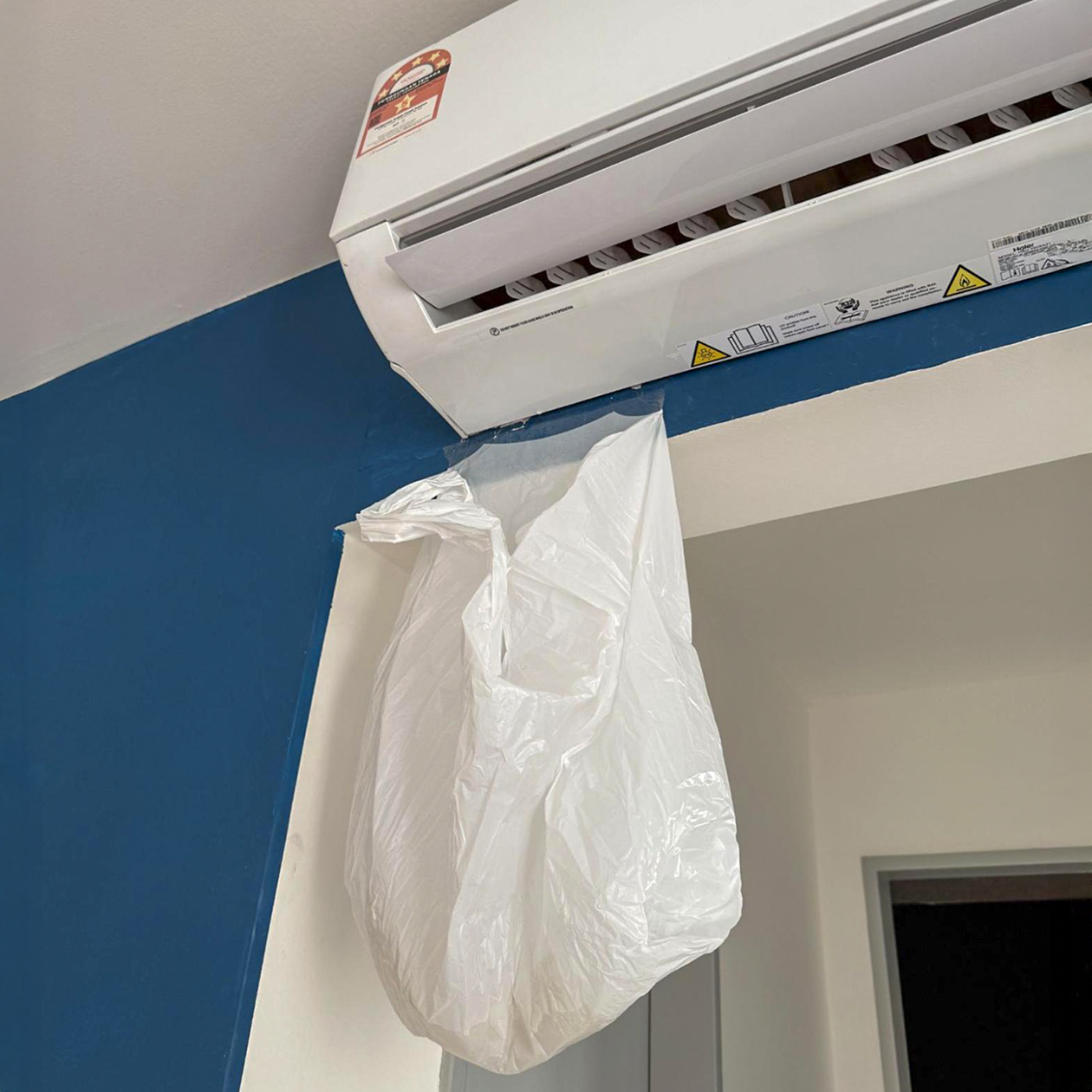 В квартире течет кондиционер