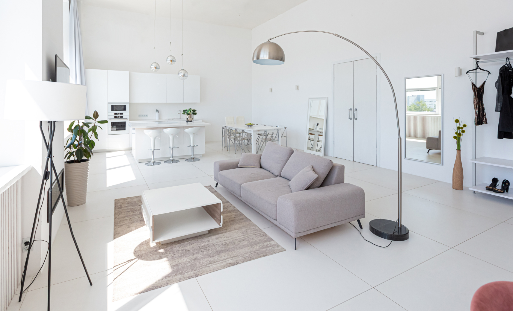 Плитка на полу по всей квартире