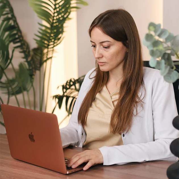 Я даю человеку прожить, что он чувствует сейчас, и посмотреть на варианты развития событий