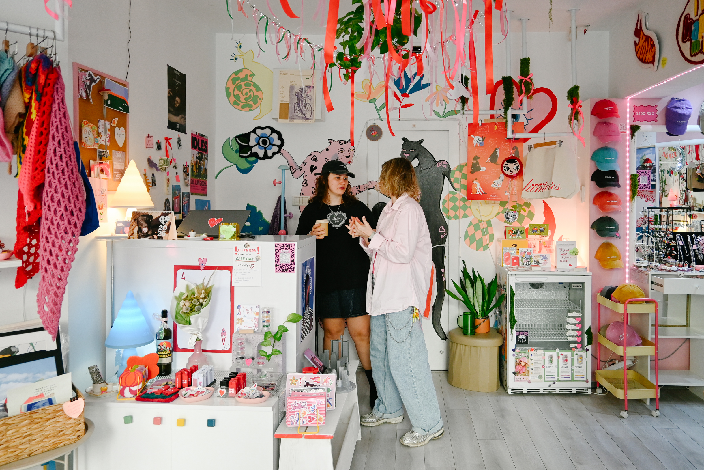 Минус был в расположении помещения — не на первой линии, а во дворе за аркой. Сначала мы переживали, что магазин будет сложно найти