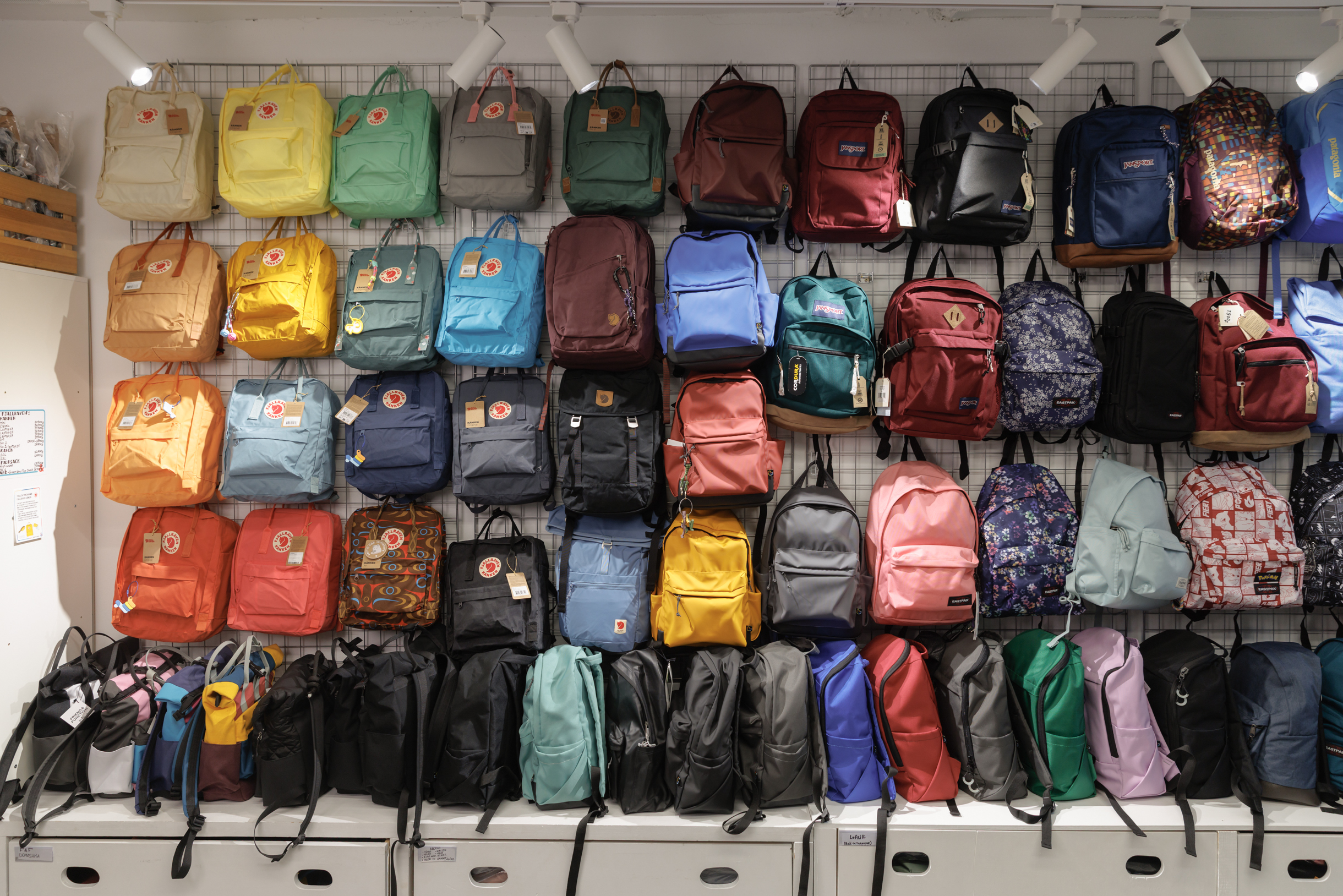 Люди с удовольствием покупали все, что хоть немного отличалось от массмаркета