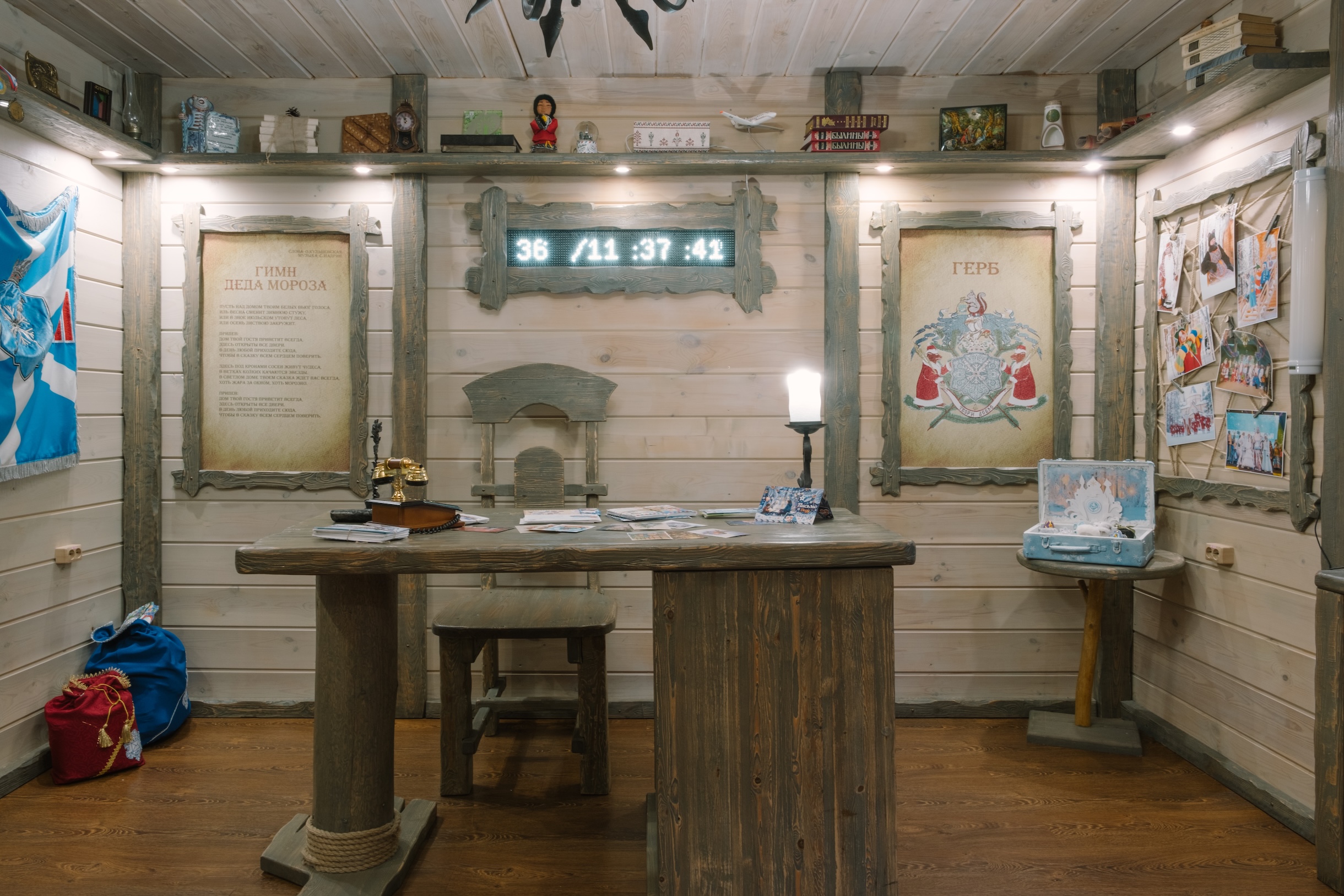 В рабочем кабинете идет отсчет времени до главного праздника — Нового года