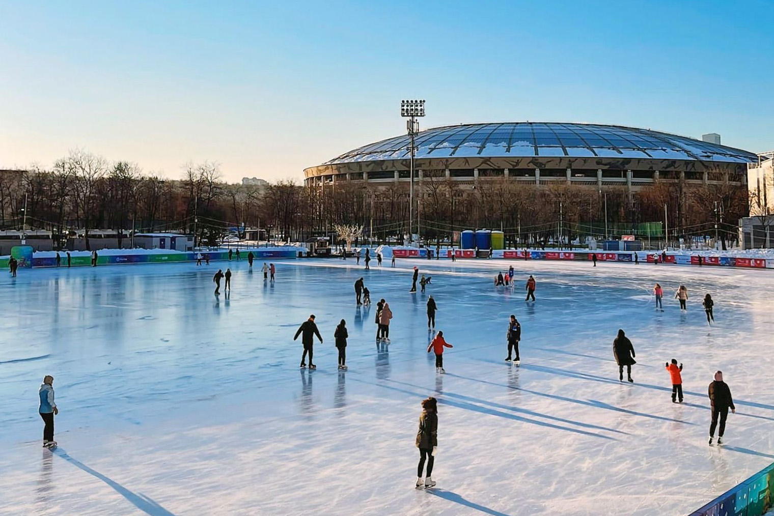 Каток в «Лужниках» радует отличным качеством льда. Источник: katok.luzhniki.ru