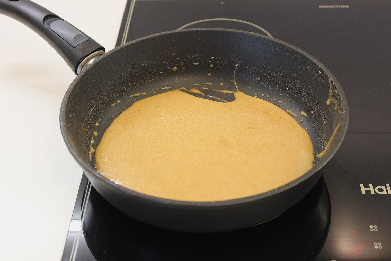 Такого оттенка достаточно. Дольше держать не нужно, иначе карамель начнет горчить, а козинаки получатся очень твердыми