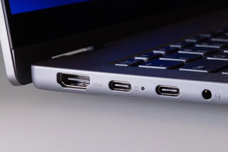 Порт USB-C можно использовать не только для зарядки, но и для подключения внешнего дисплея. Источник: pcmag.com