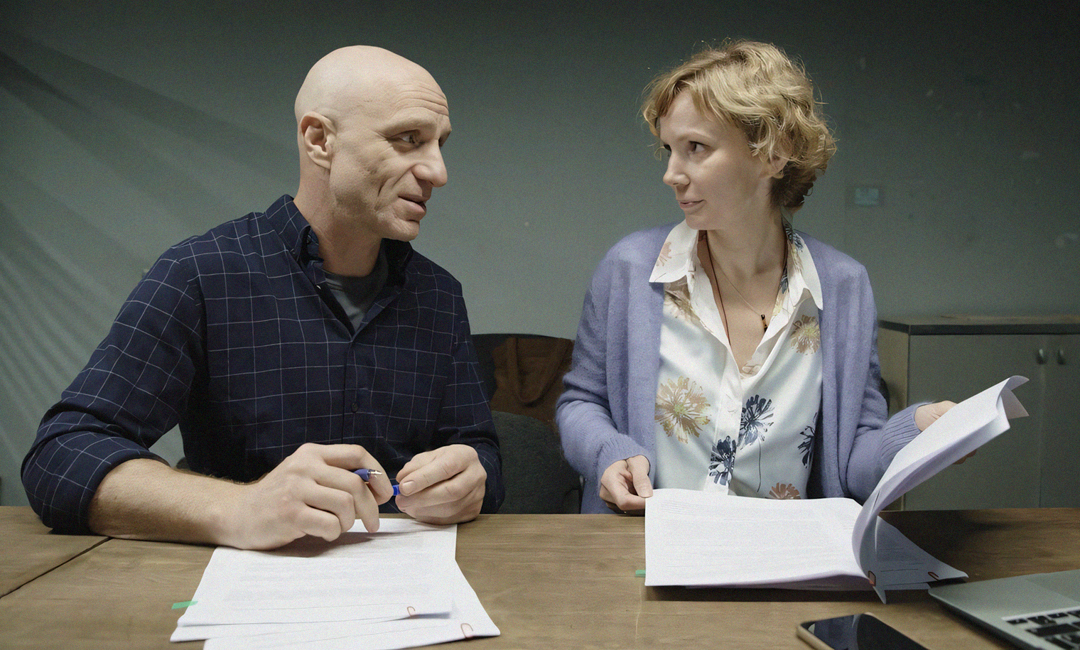 Кира и Костя, несмотря на различия, зеркалят придуманных ими персонажей — Ростика и Арину. Кадр: Start